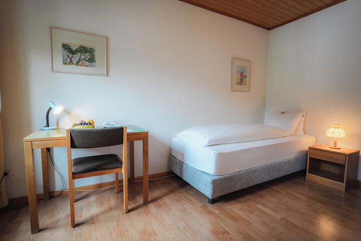 Room 10 of 27