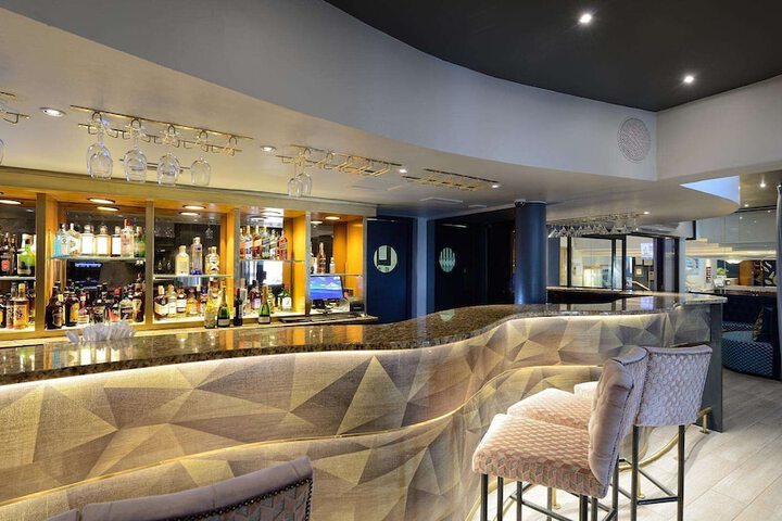 Lounge 190 of 242