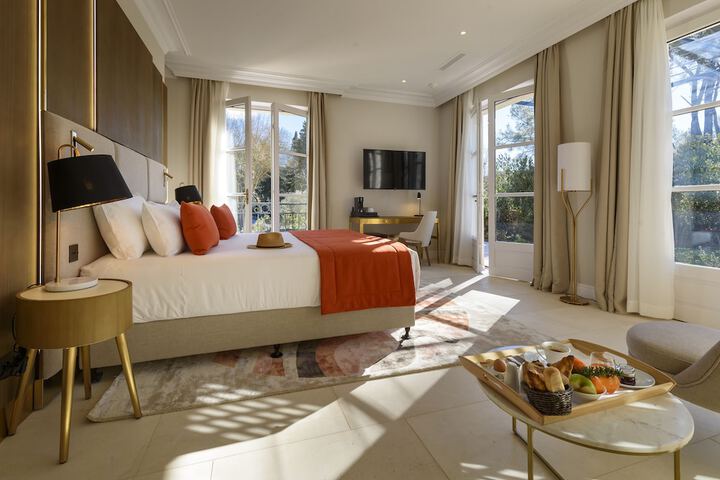 Room 10 of 50