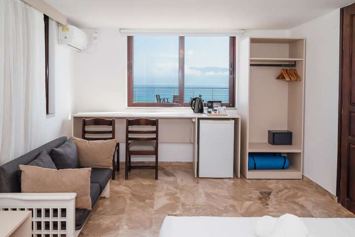 Room 34 of 86