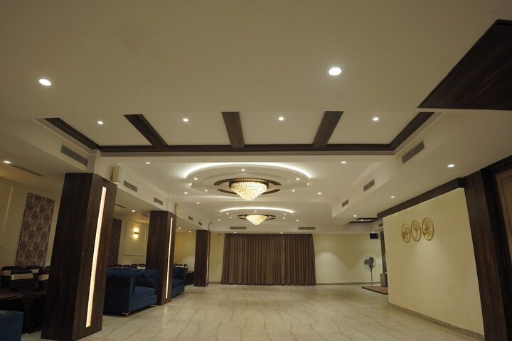 Ballroom/Hall 23 of 29