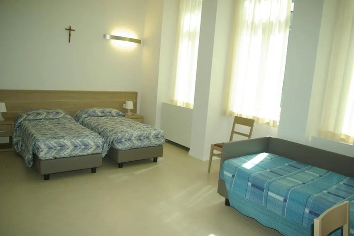 Room 4 of 10