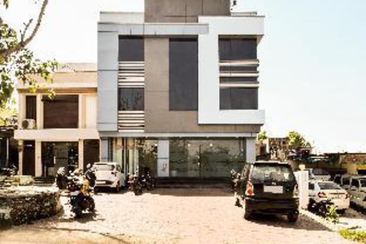 OYO 5715 Hotel King Mansion