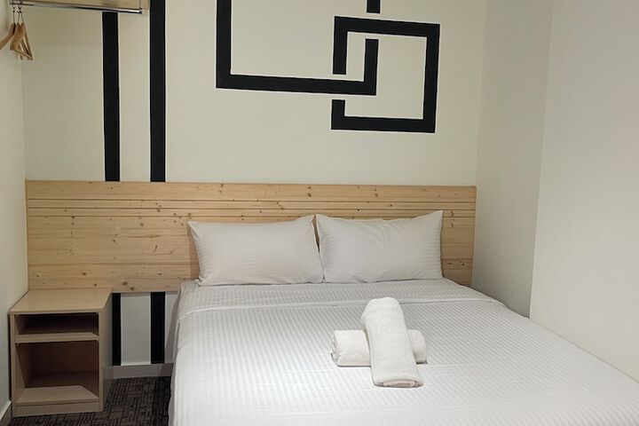 Room 21 of 27
