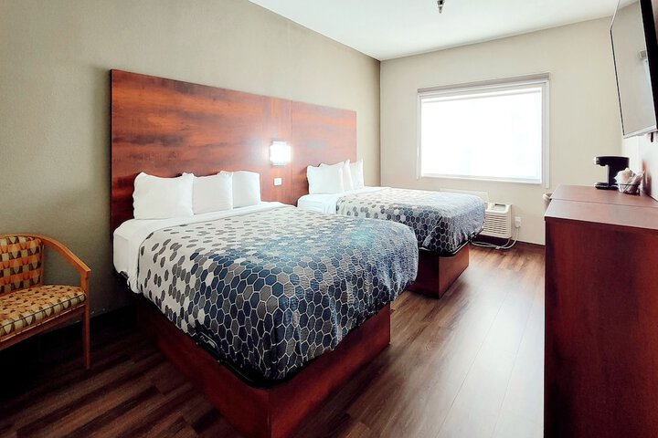 2 Queen Beds (3 of 5)