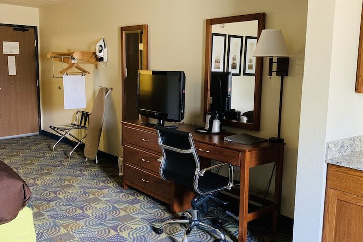 2 Queen Beds Accessible (9 of 70)