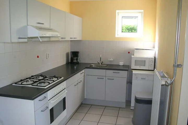 Tidy Bungalow With Dishwasher Close to the Water