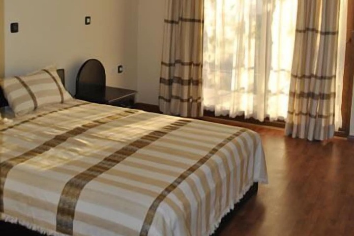 Room 4 of 13