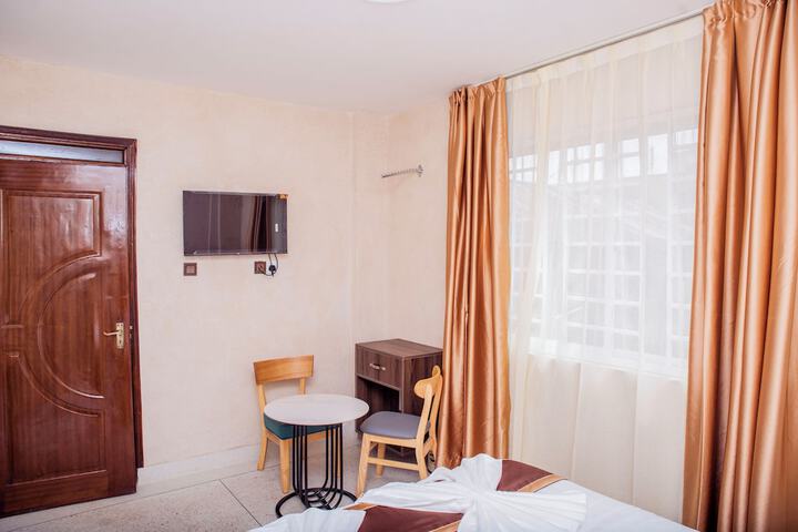 Room 17 of 40