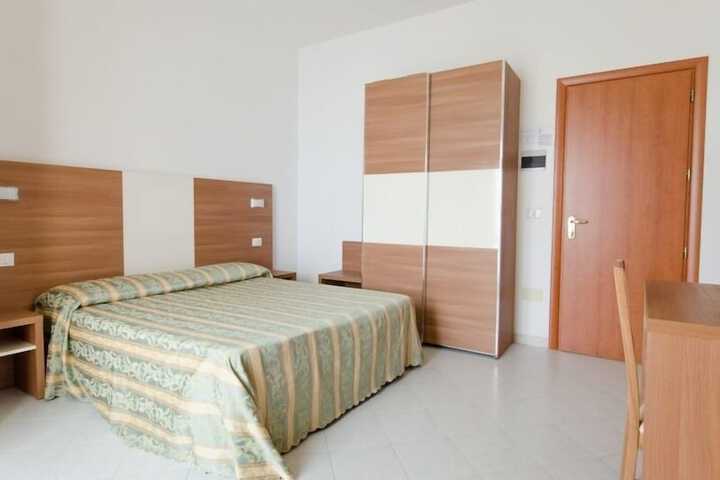 Room 28 of 90
