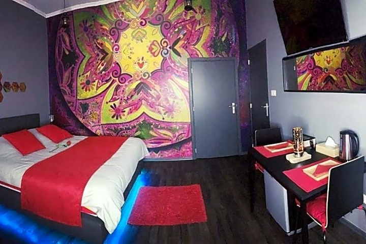 Room 3 of 8