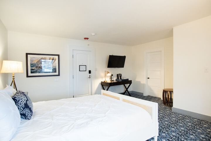 Room 33 of 78