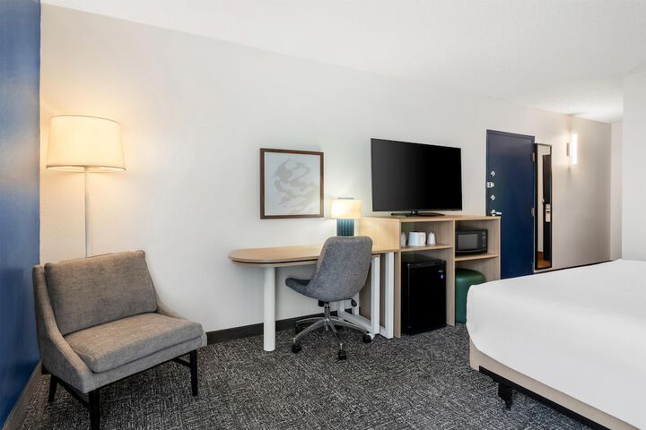 Room 35 of 59