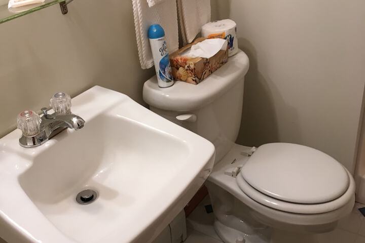Room 4 of 18