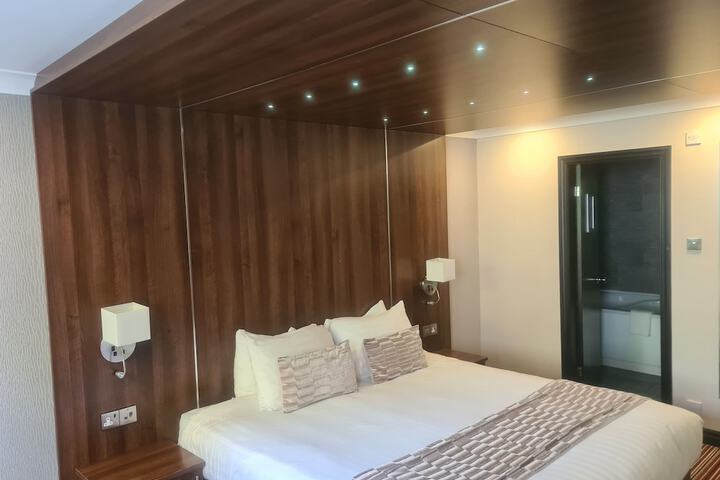 Room 4 of 13