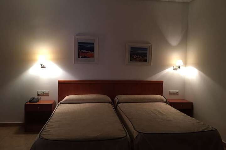 Room 6 of 17