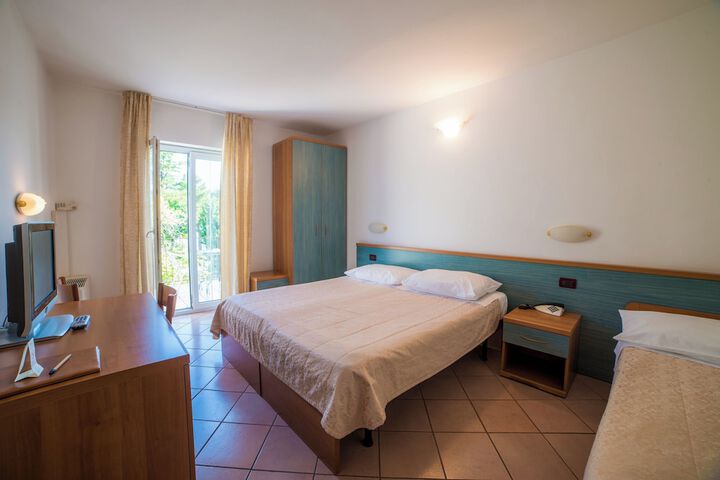 Room 7 of 18