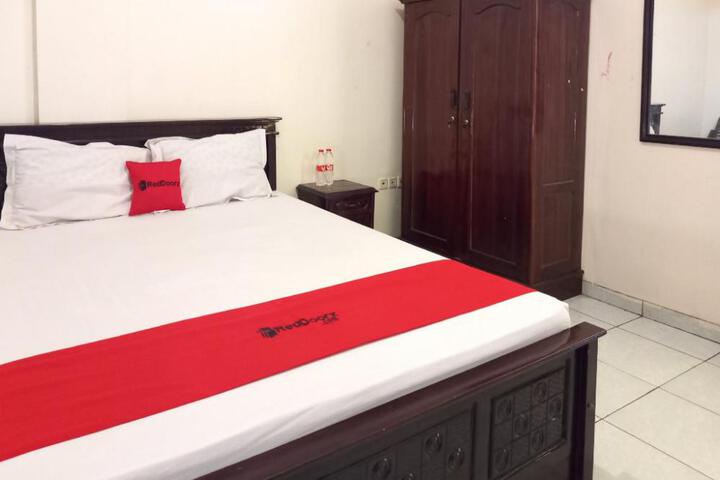 RedDoorz Syariah atHotel Pandan Wangi near Alun Alun Sidoarjo