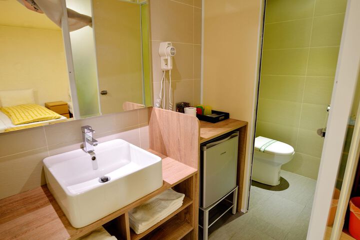 Room 3 of 60