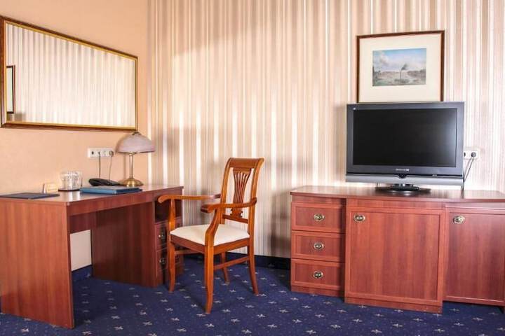 Room 11 of 50