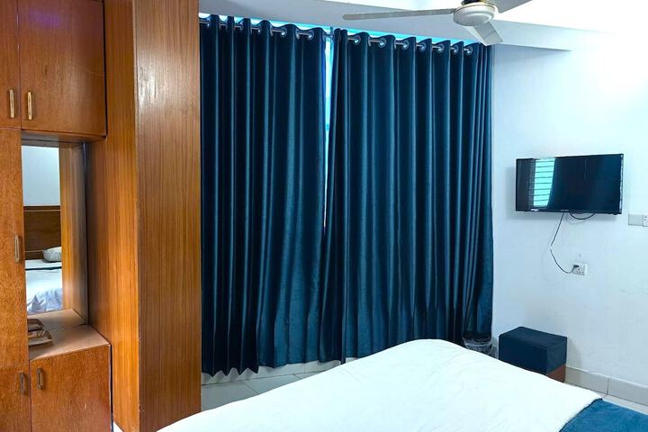 Room 6 of 23