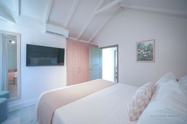 Room 17 of 28