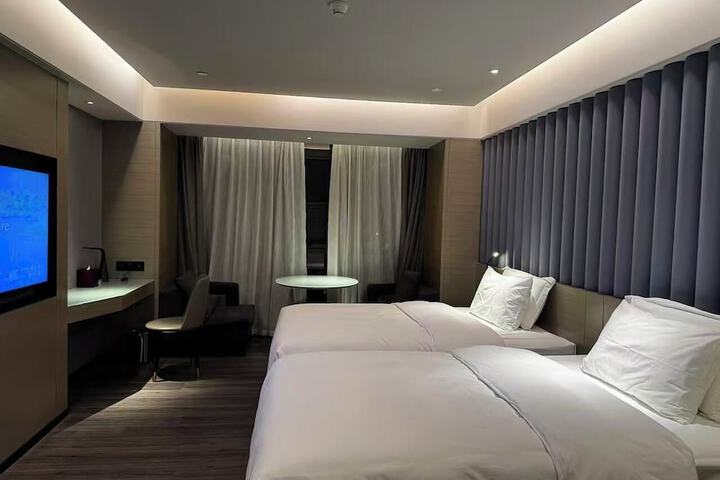 Room 16 of 39