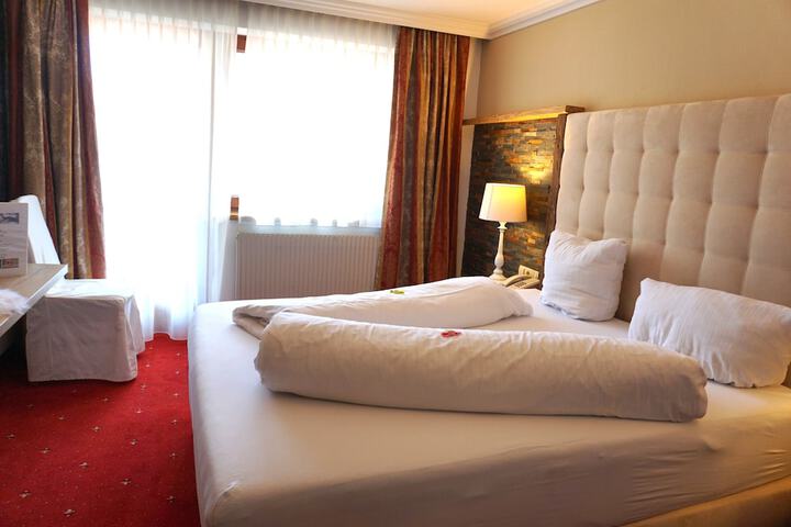 Room 6 of 80