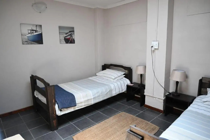 Room 3 of 10