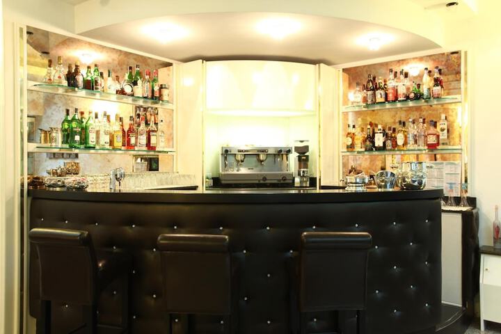 Lounge 40 of 51