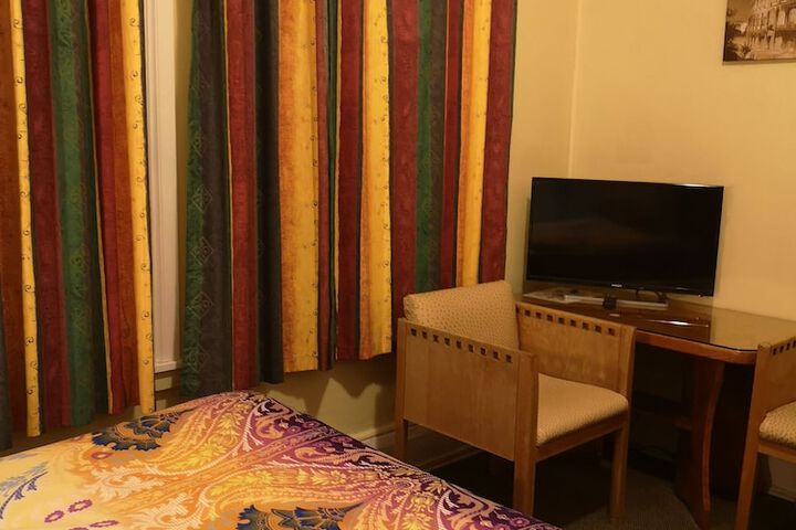Room 13 of 37