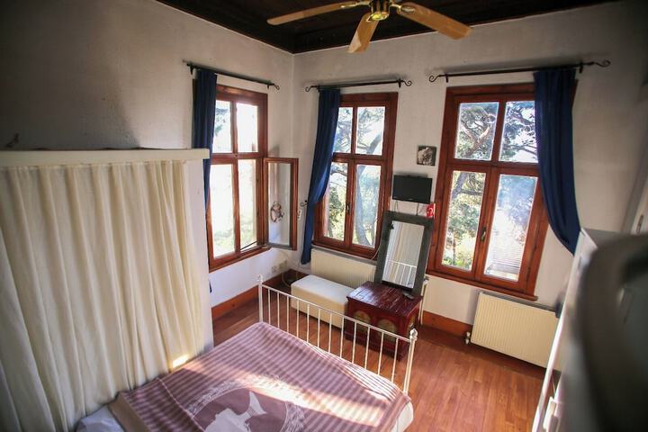 Room 9 of 43