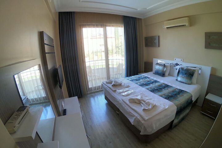 Room 13 of 32