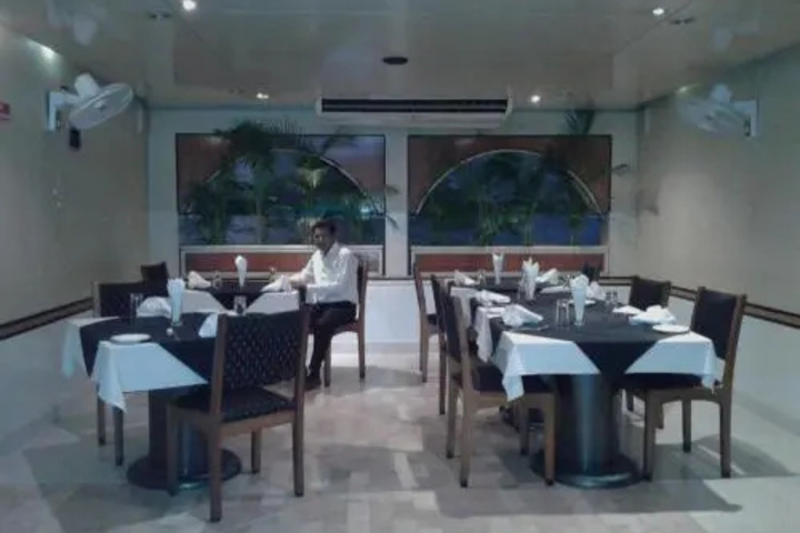 Dining 18 of 26