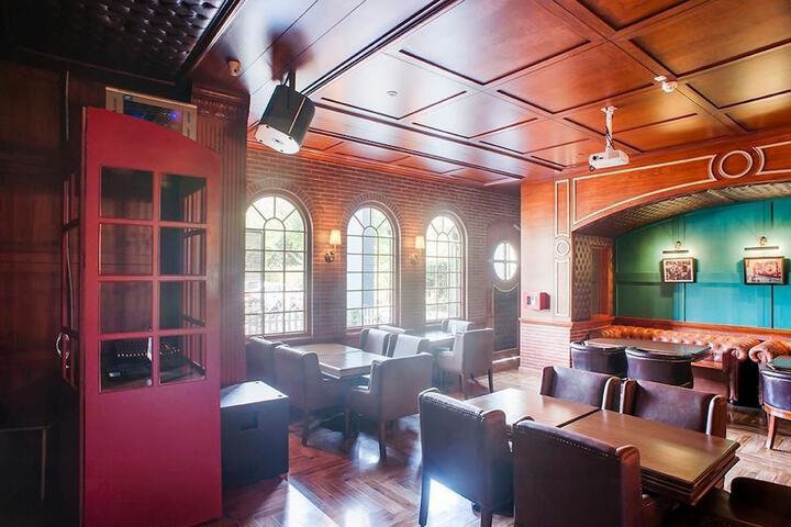 Lounge 29 of 47