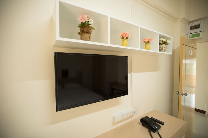 Room 7 of 9