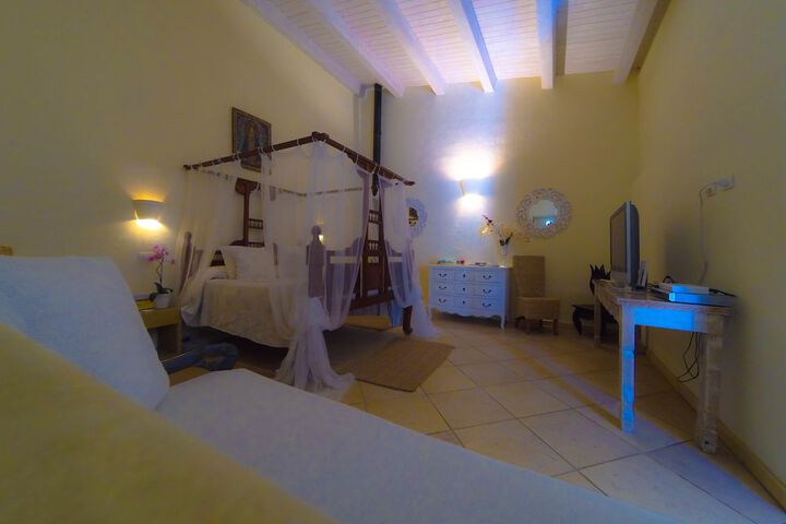 Room 8 of 61