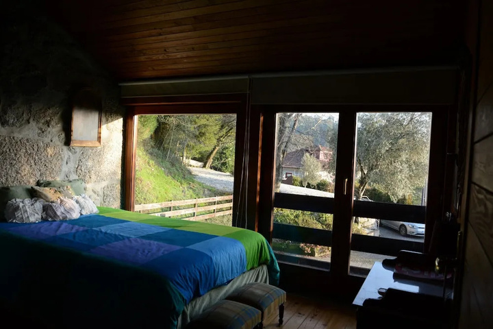 Room 4 of 12