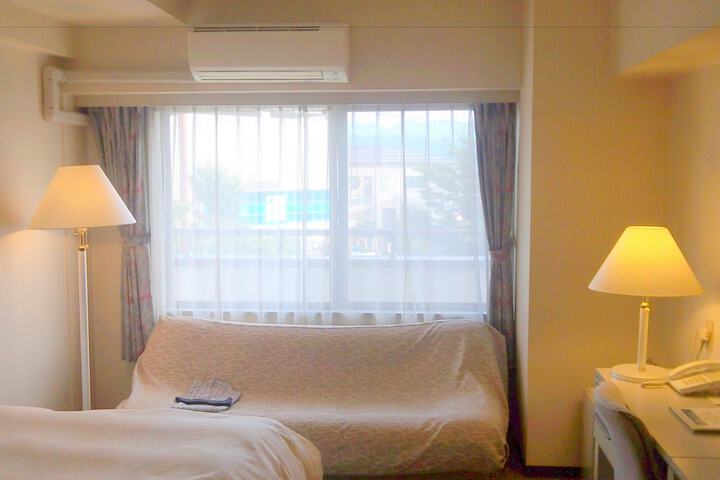 Room 10 of 35
