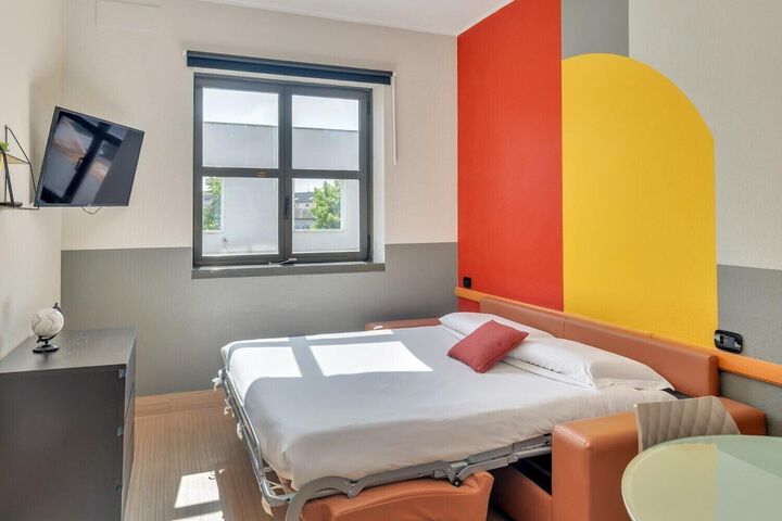 Room 11 of 29