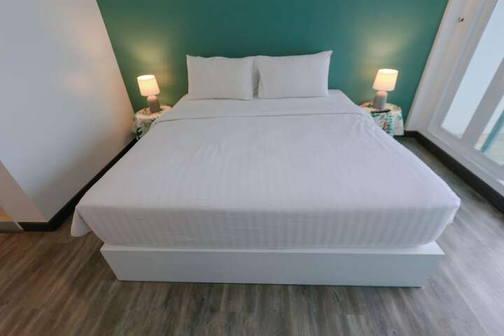 Room 28 of 122