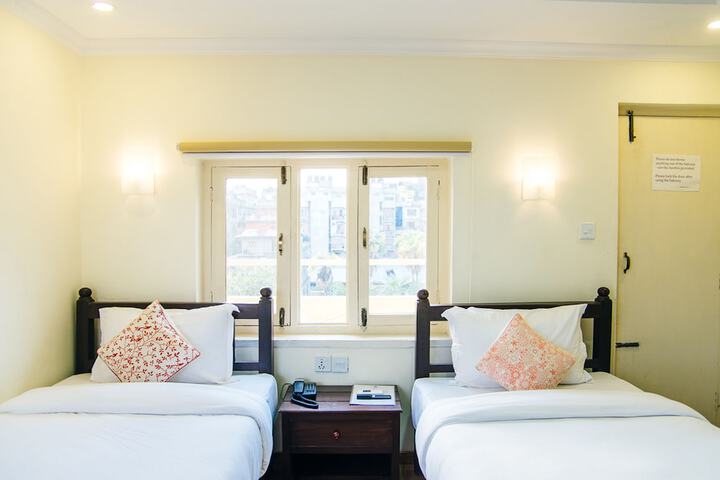 Room 4 of 36