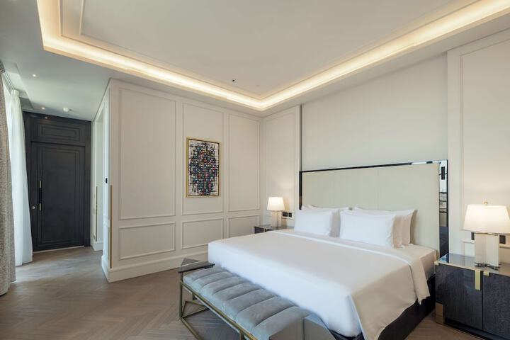 Room 26 of 178