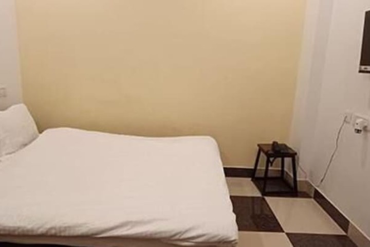 Room 13 of 19