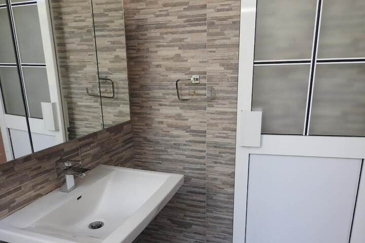 Room 19 of 28