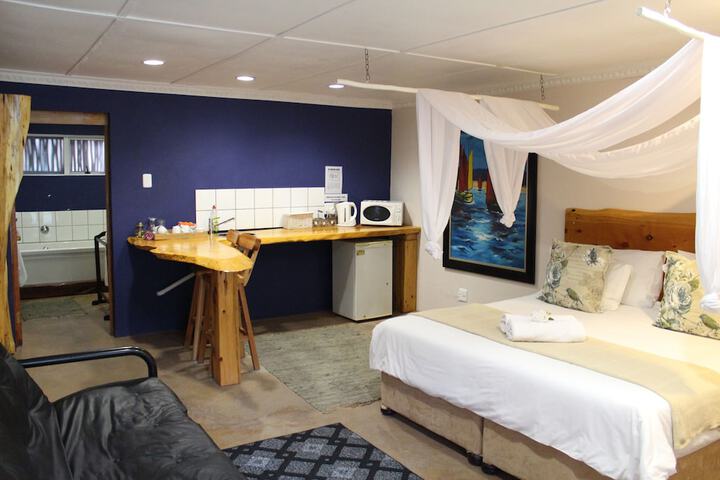 Room 4 of 28