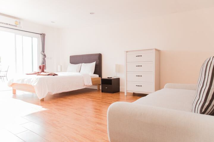 Room 28 of 353