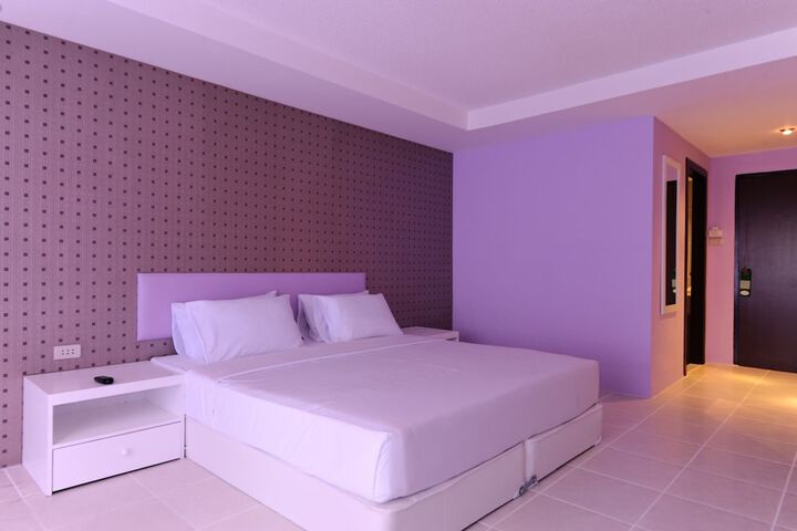 Room 6 of 26