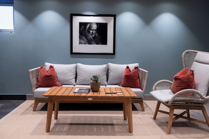 Lounge 81 of 105