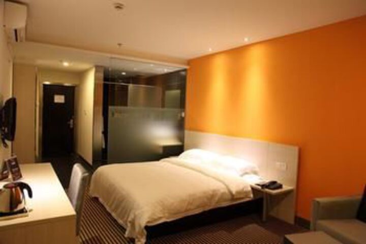Room 17 of 27